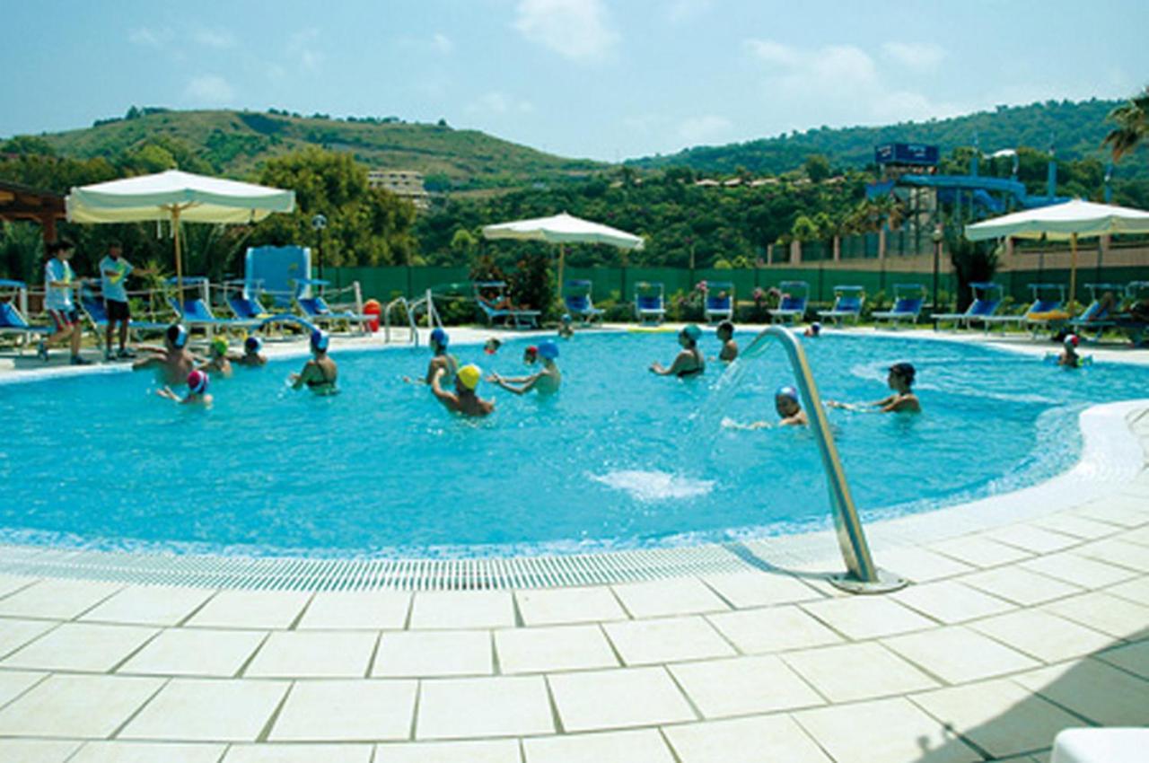 Residenza Marinella Aparthotel Zambrone Exteriör bild