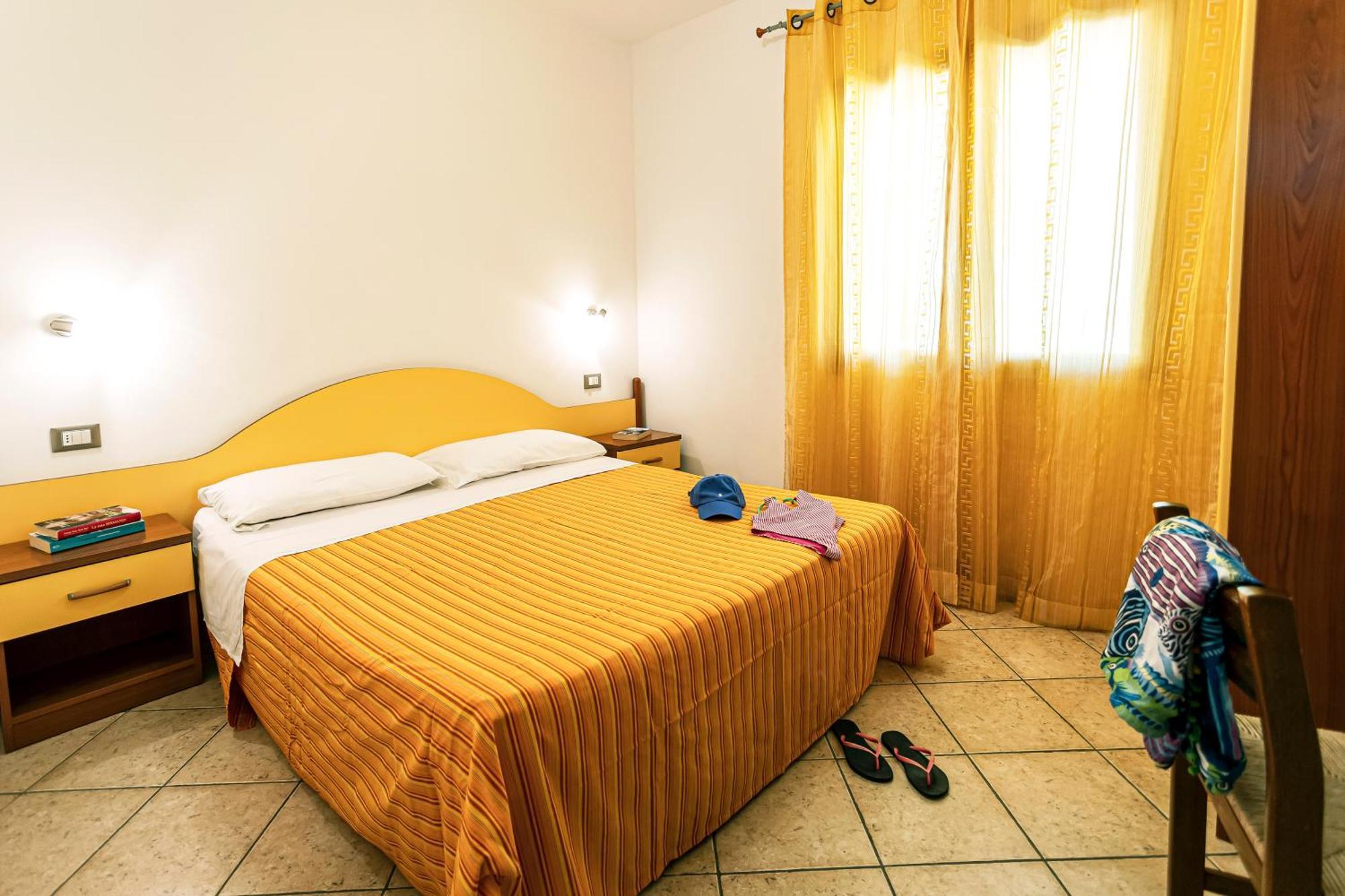 Residenza Marinella Aparthotel Zambrone Exteriör bild
