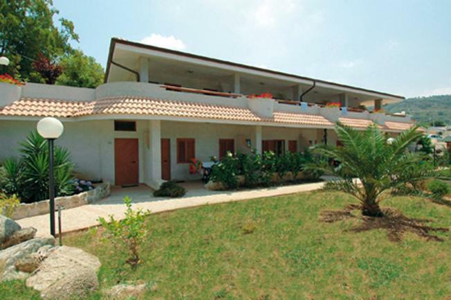 Residenza Marinella Aparthotel Zambrone Exteriör bild